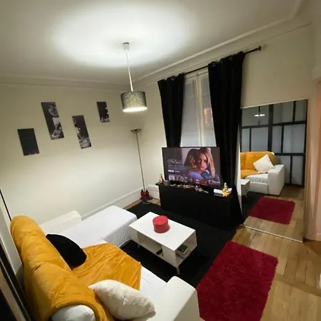 Appartement En Plein Coeur De Paris *